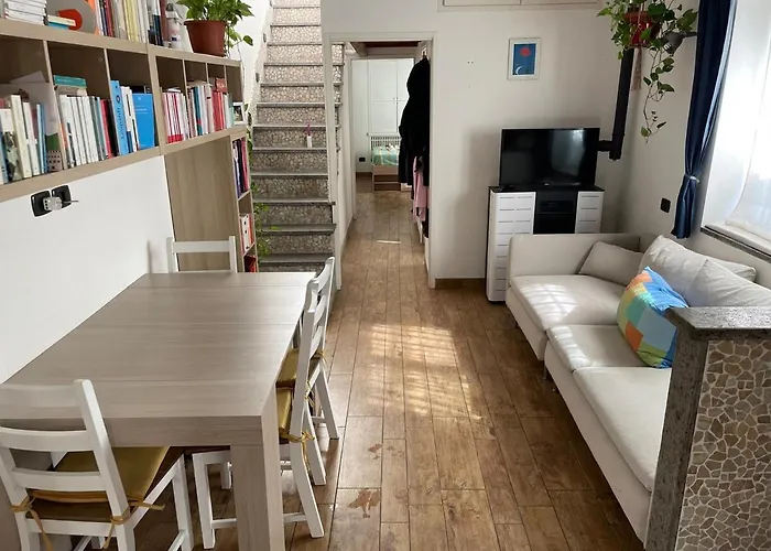 Cozy House With Terrace Apartment *