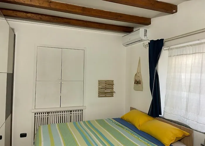 Cozy House With Terrace Apartment Rom